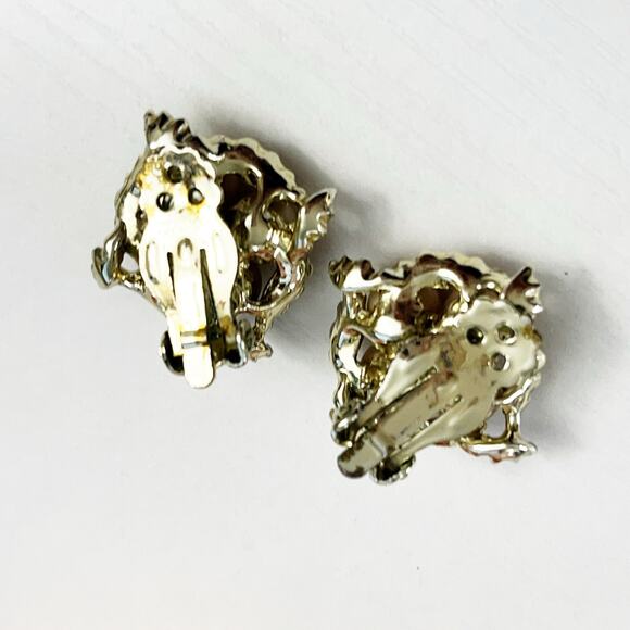 Mid-Century Vintage Faux Pearl Clip Earrings - Picture 5 of 5